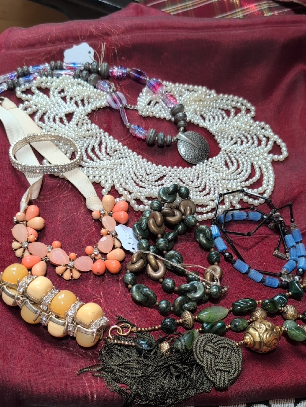Miscellaneous bag of jewelry Necklaces (7) and two stretch bracelets